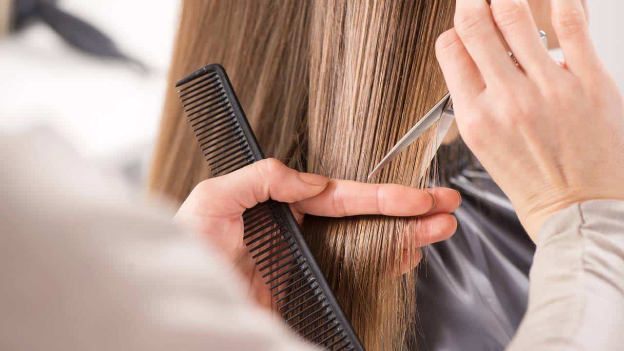 Franja Cortina: O Corte de Cabelo que Te Faz Parecer Mais Jovem e Dominará o Inverno