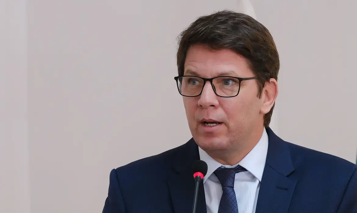 Frias Negaria Supostas Emendas para Financiar Filme de Bolsonaro