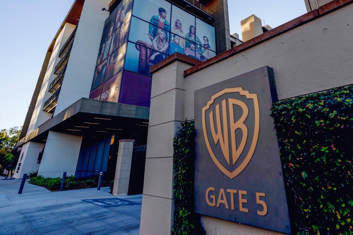 FT: Warner Bros rejeita oferta hostil da Paramount por considerá-la “inadequada”