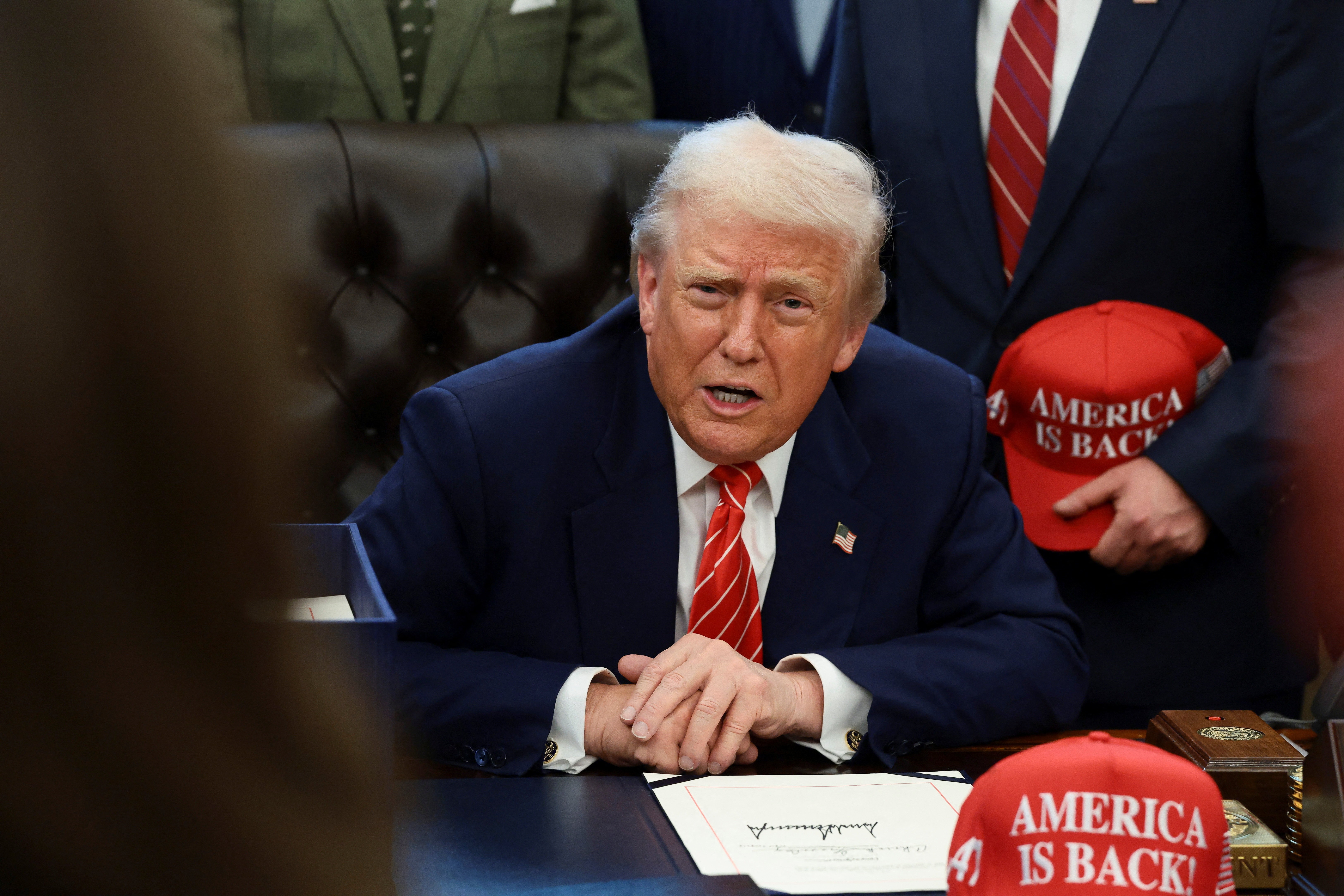 Governo Trump finaliza mudança que permite demissão de 50 mil servidores de carreira