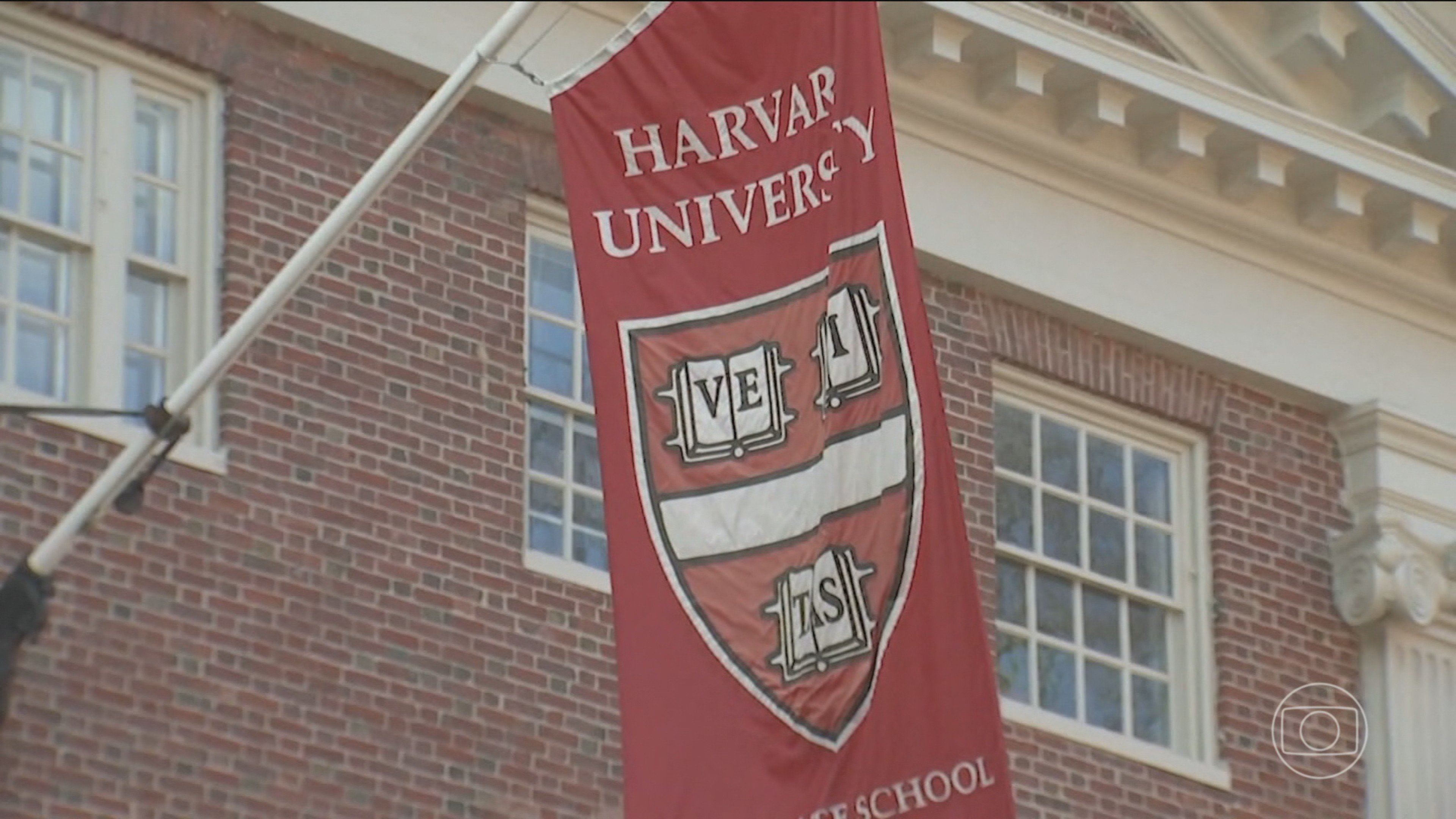 Governo Trump Investiga Harvard por Discriminação Racial