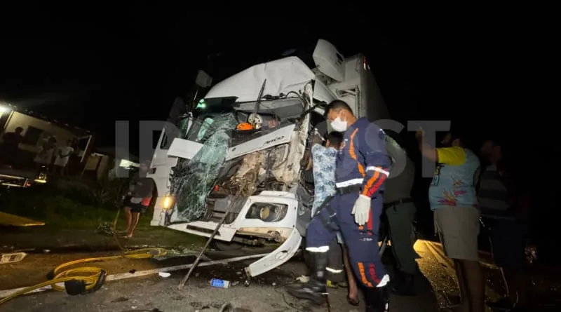 Grave Acidente em Ipu: Motorista Preso às Ferragens em Colisão entre Caminhões