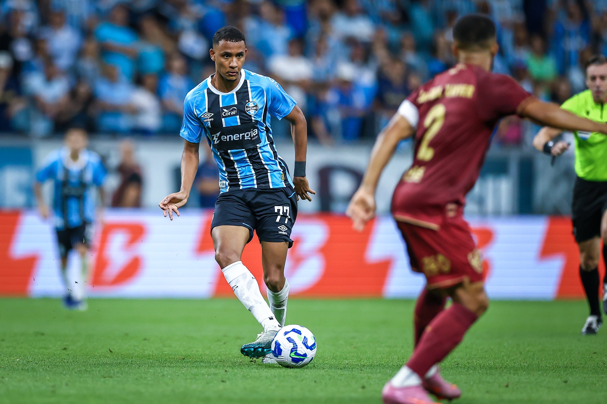 Grêmio acerta renovação com centroavante André Henrique; veja detalhes 