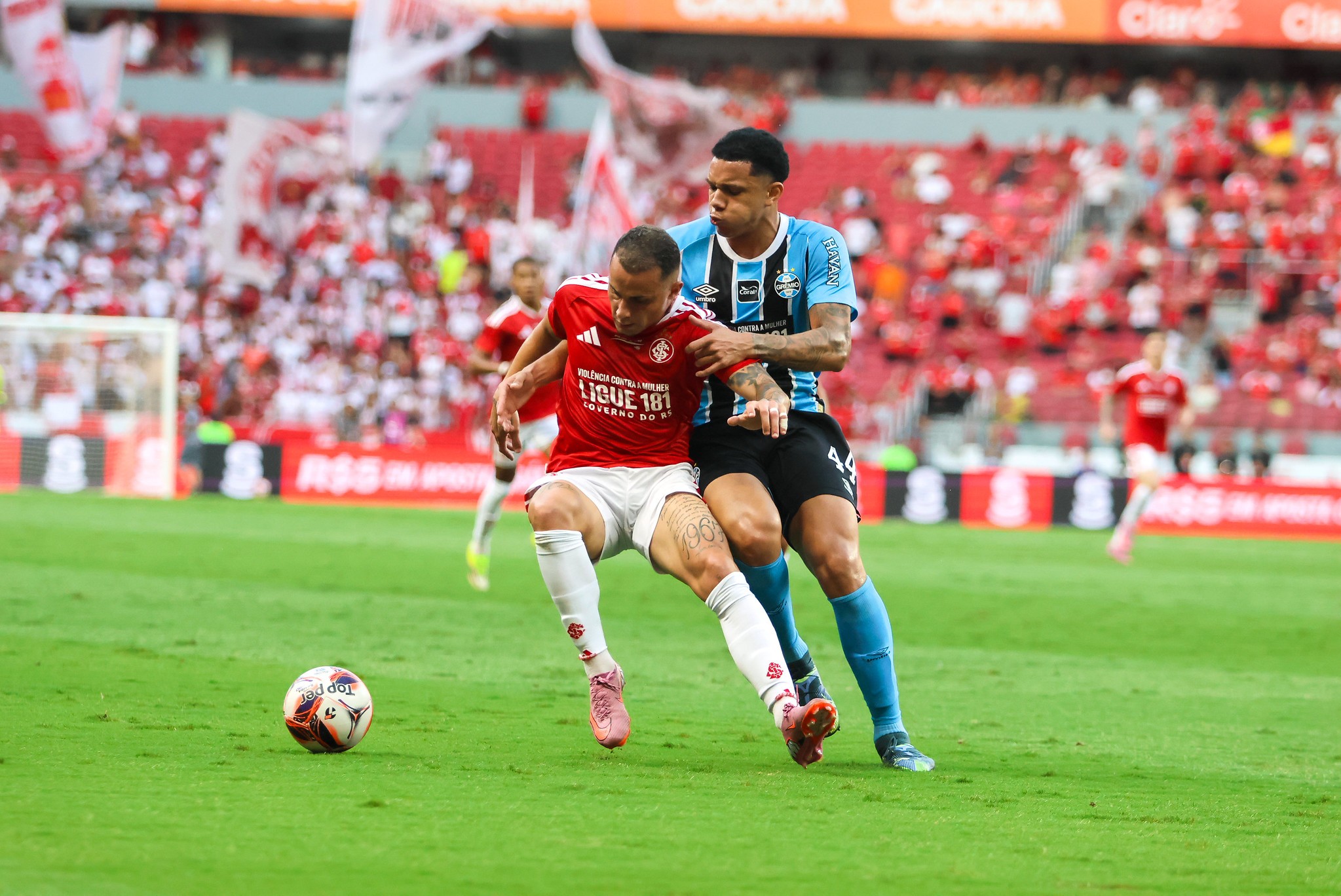 Grêmio e Inter, juntos, perdem para líder do Brasileirão após 10 rodadas