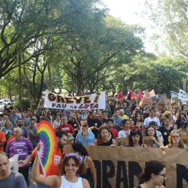 Greve em Andamento: Estudantes da USP Paralisam Aulas por Melhores Condições de Permanência