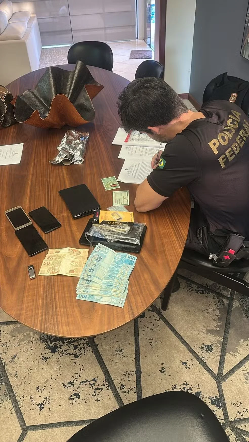 Grupo Fictor e Comando Vermelho: Esquema de Fraude Bilionária Desmantelado