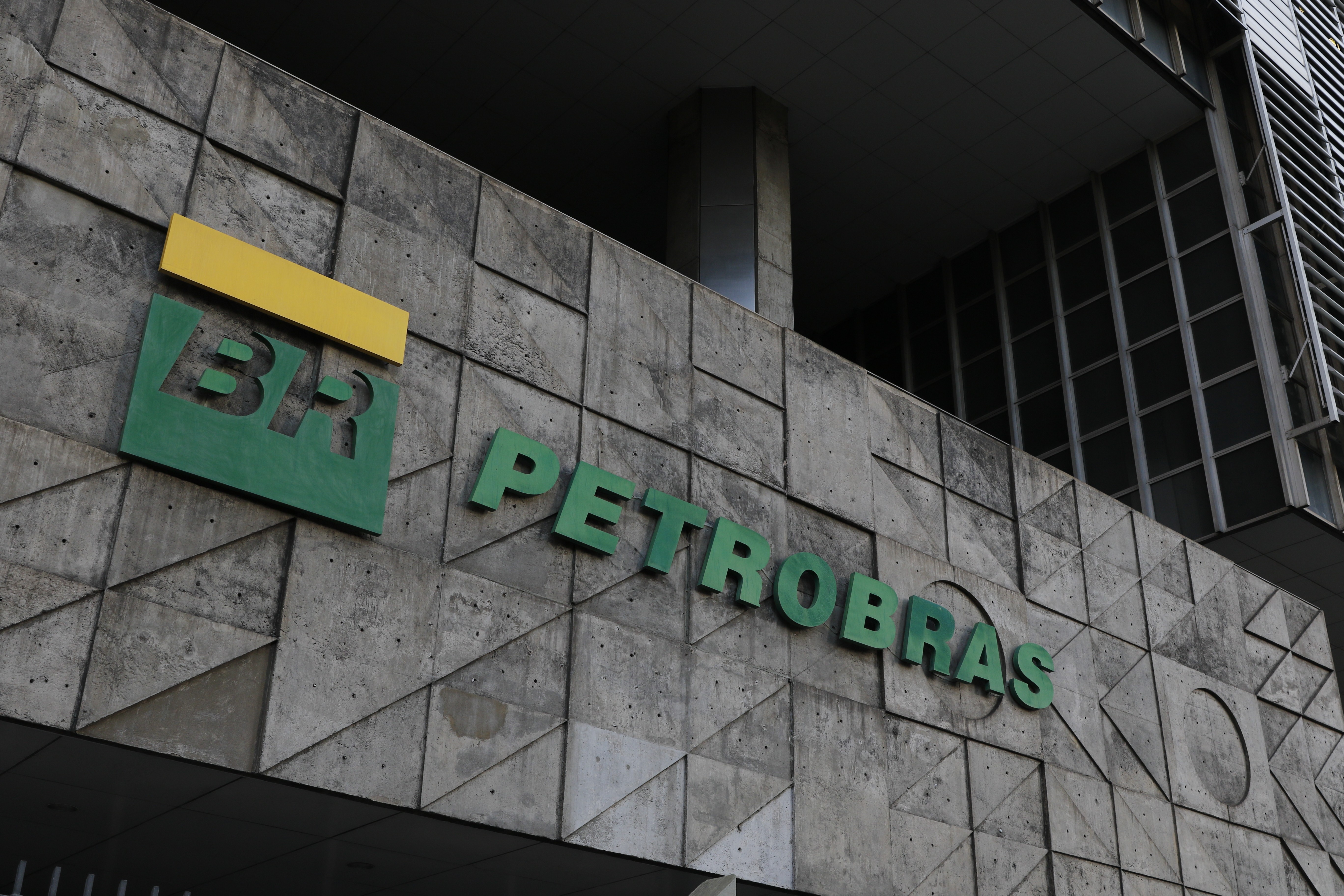 Guerra no Irã Dispara Ações da Petrobras: Entenda o Impacto no Brasil