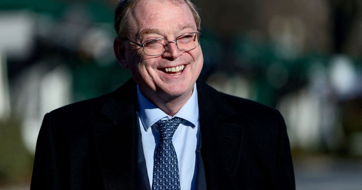 Hassett fala em plano B para tarifas caso Justiça decida contra Trump