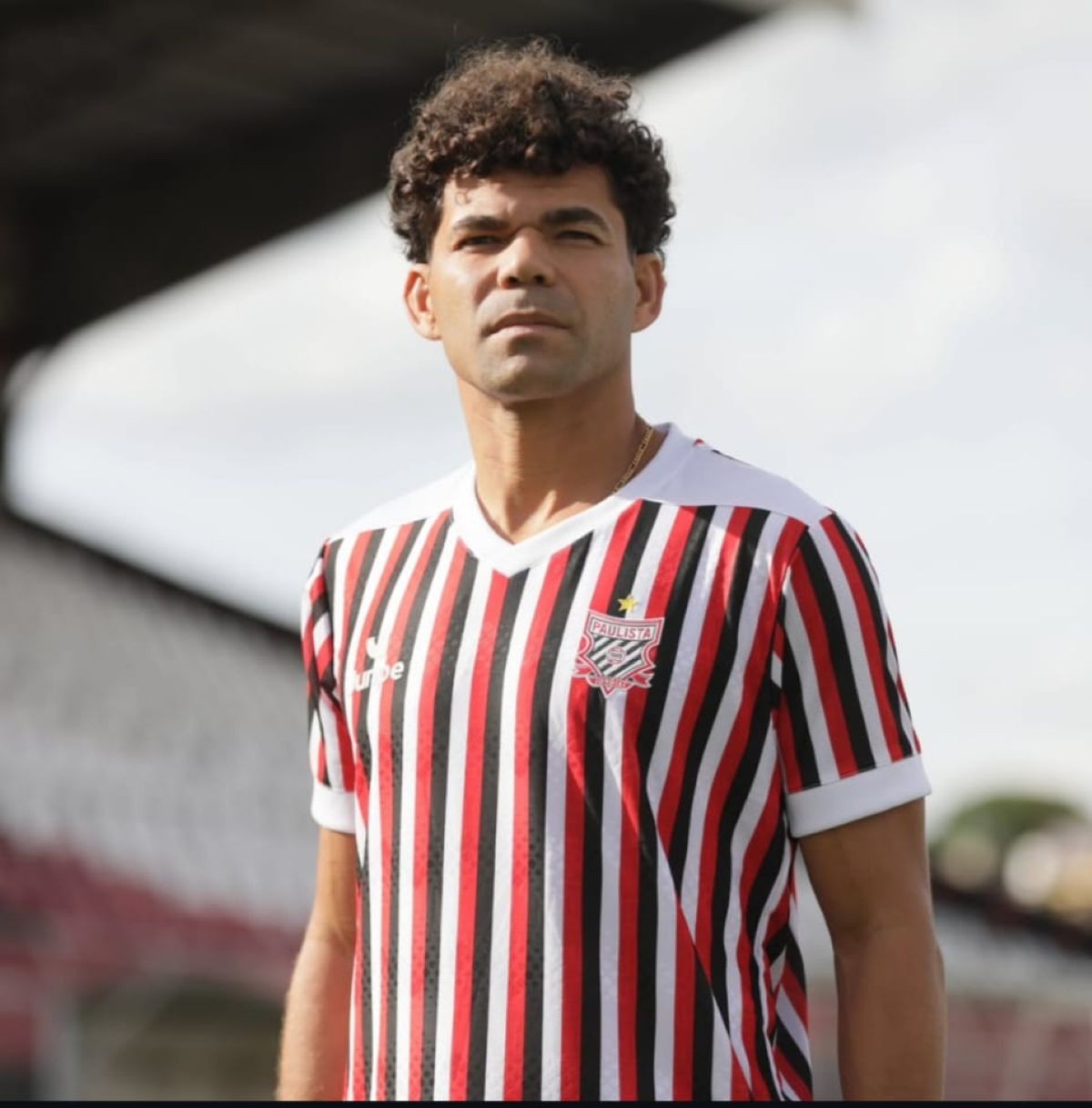 Henrique Dourado, Ralf, Vagner Love... veja medalhões espalhados pelo Brasil para os Estad