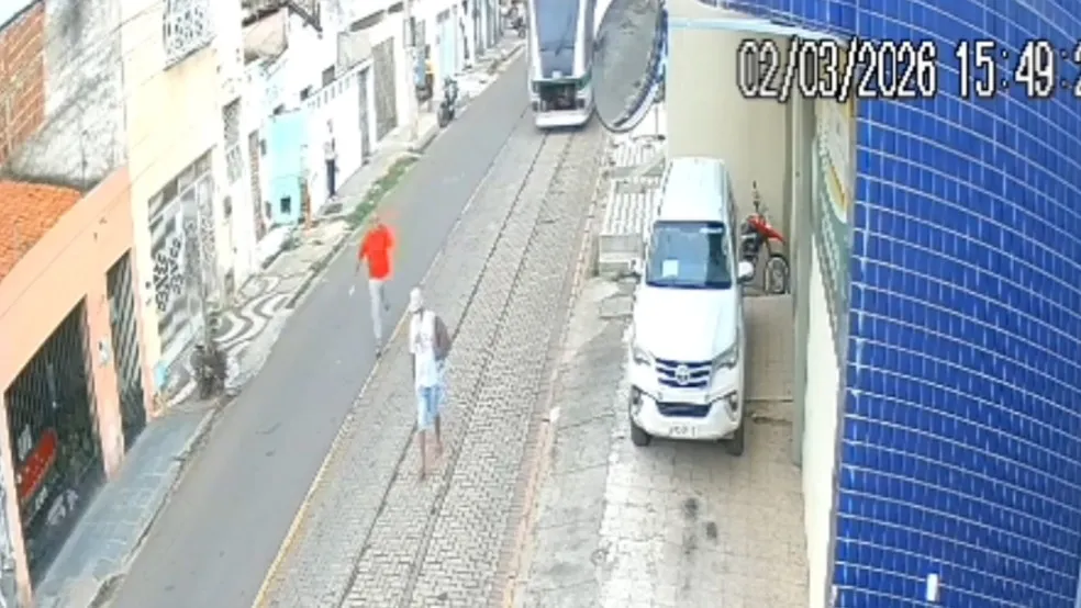 Heróis do Dia a Dia: Homem Salva Pedestre de Ser Atropelado por VLT em Sobral
