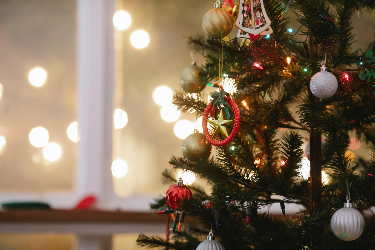 Hoje é dia de desmontar a árvore de Natal! Confira 3 dicas práticas