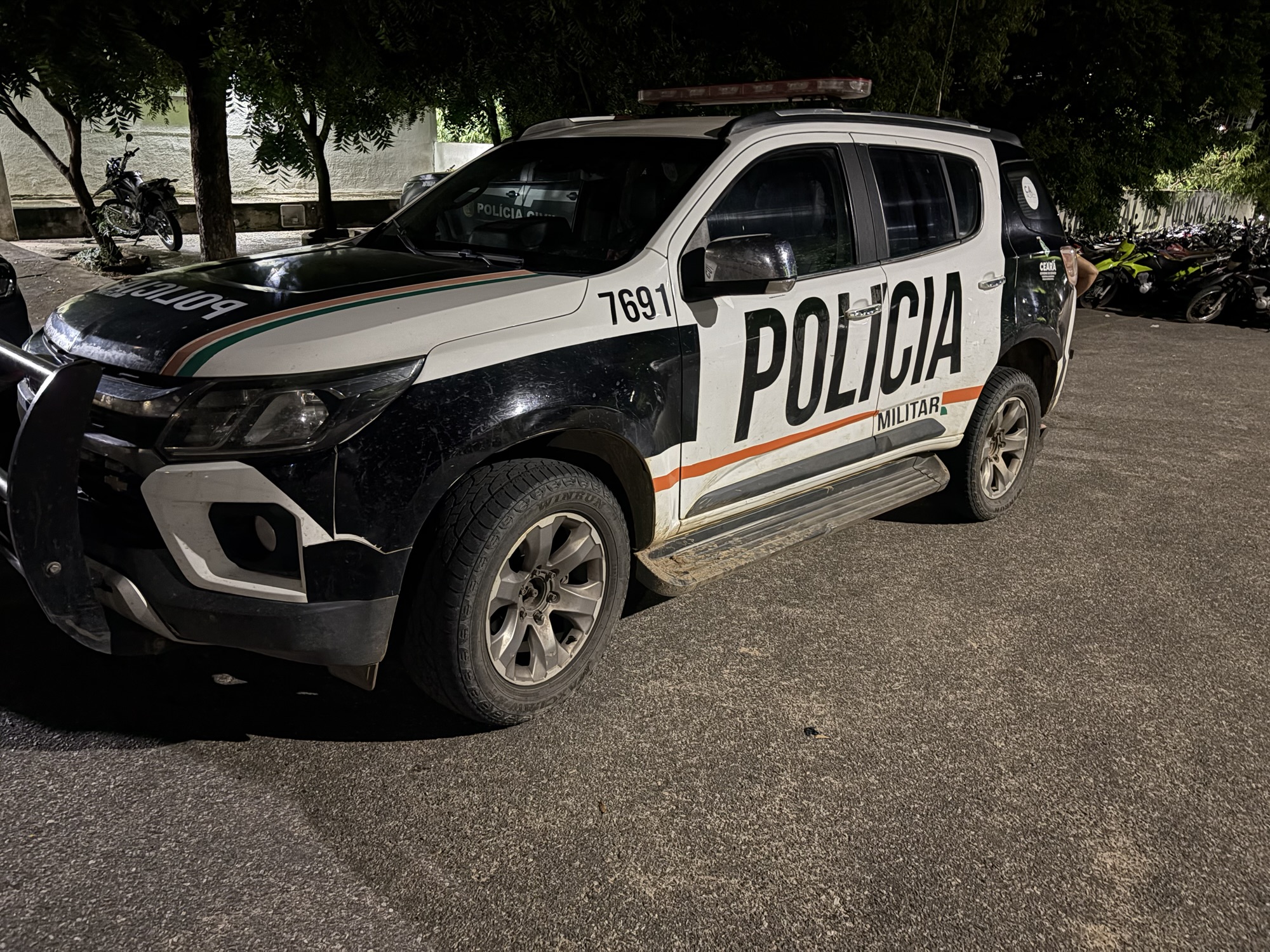 Homem é preso após ameaçar avós e danificar objetos em residência em Novo Oriente