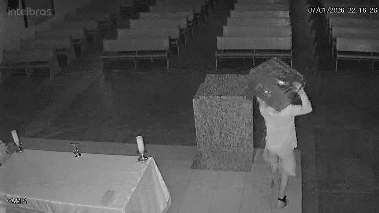 Homem é preso após inviadir igreja e furtar sacrário, no Sertão da PB 