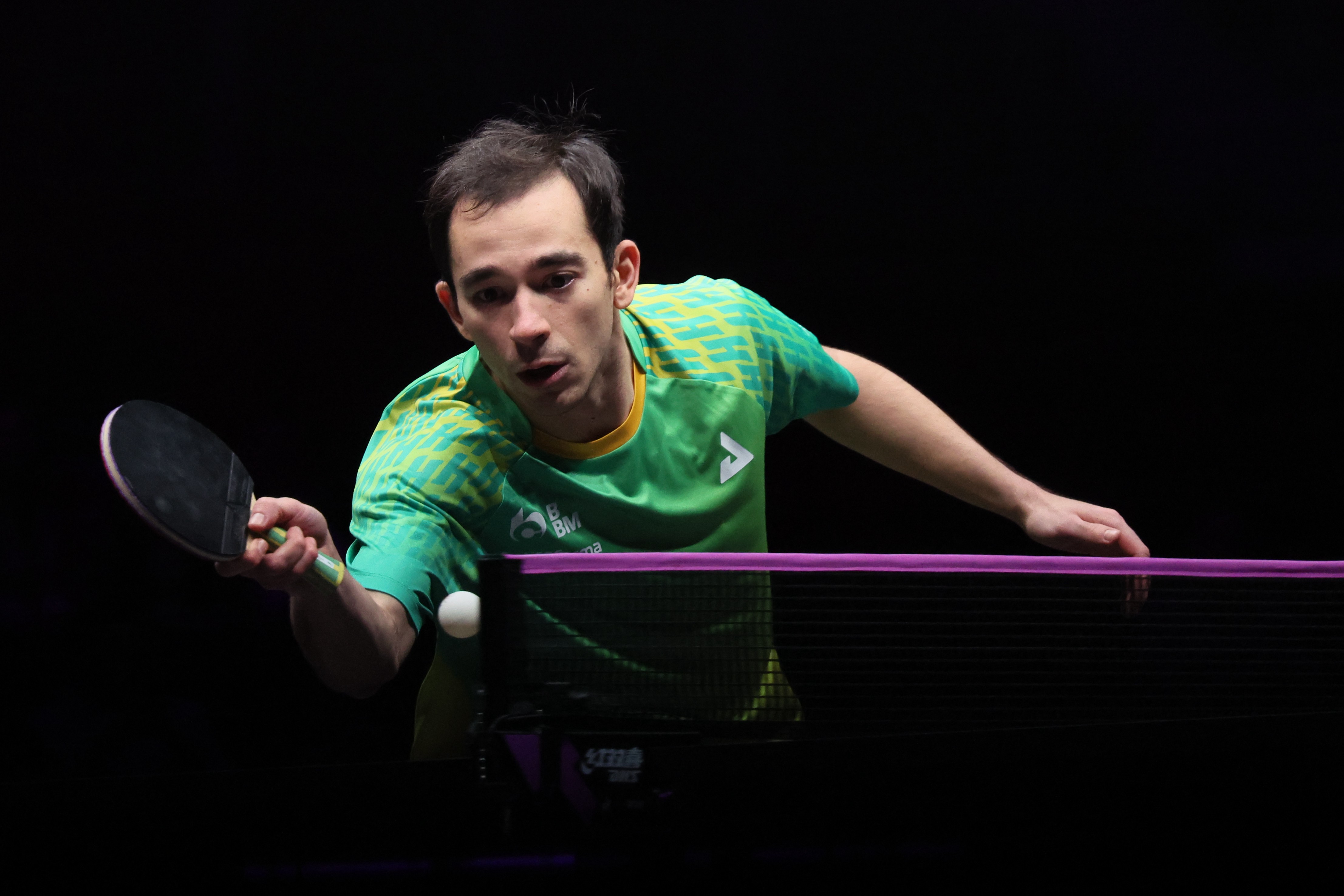 Hugo Calderano conquista bronze na Copa do Mundo de Tênis de Mesa após derrota para Wang Chuqin