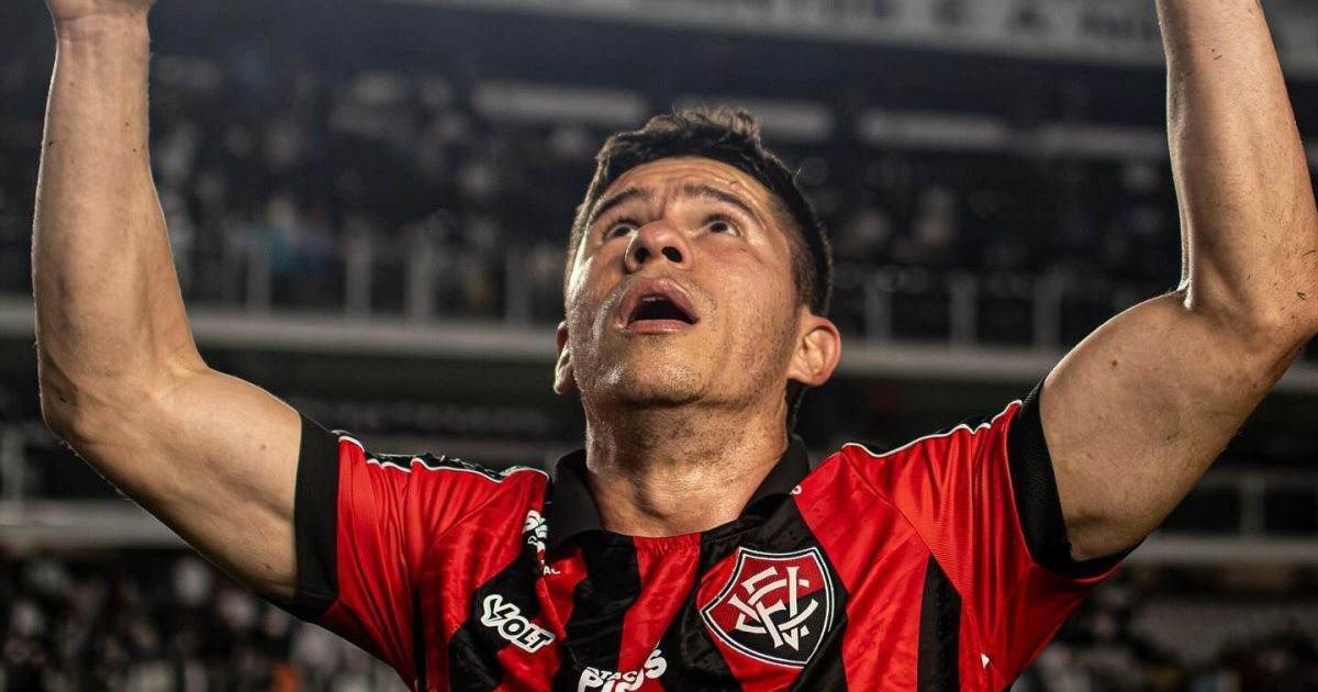 Ídolo do Vitória, Osvaldo terá contrato renovado aos 38 anos