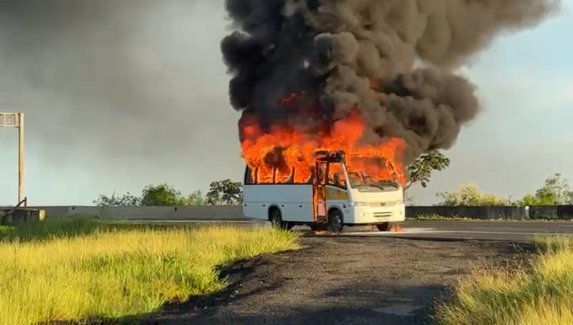Incêndio em Micro-ônibus de Atletas de Karatê no Ibirapuera Faz Coração Parar de Bater