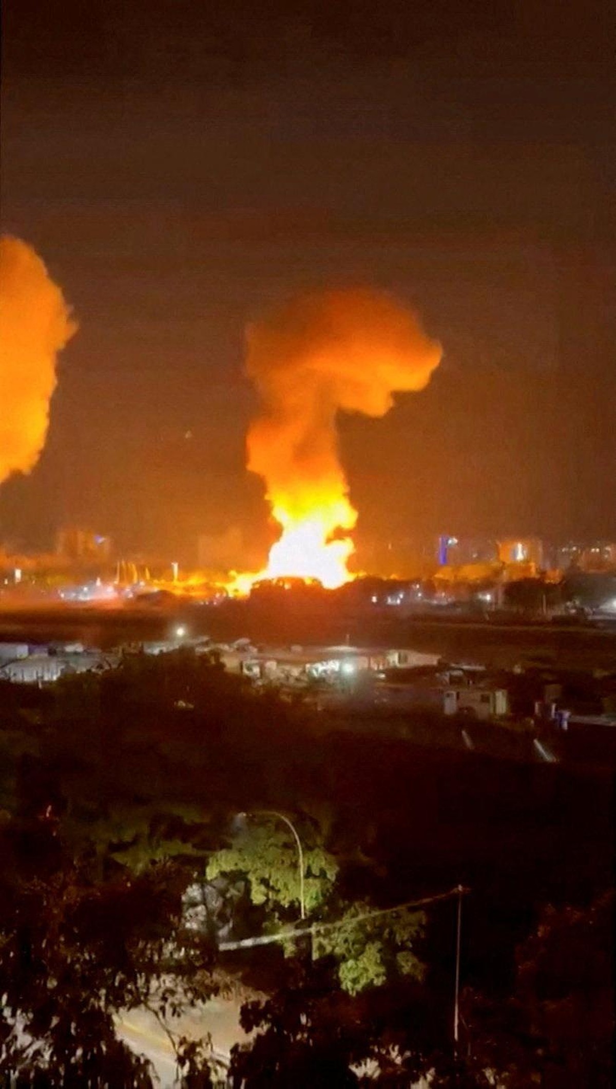 Incêndio, tiros e bomba 