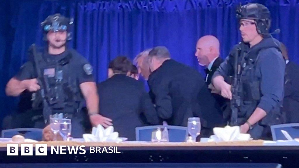 Incidente com um homem armado no hotel Hilton Washington: Trump é retirado às pressas de jantar