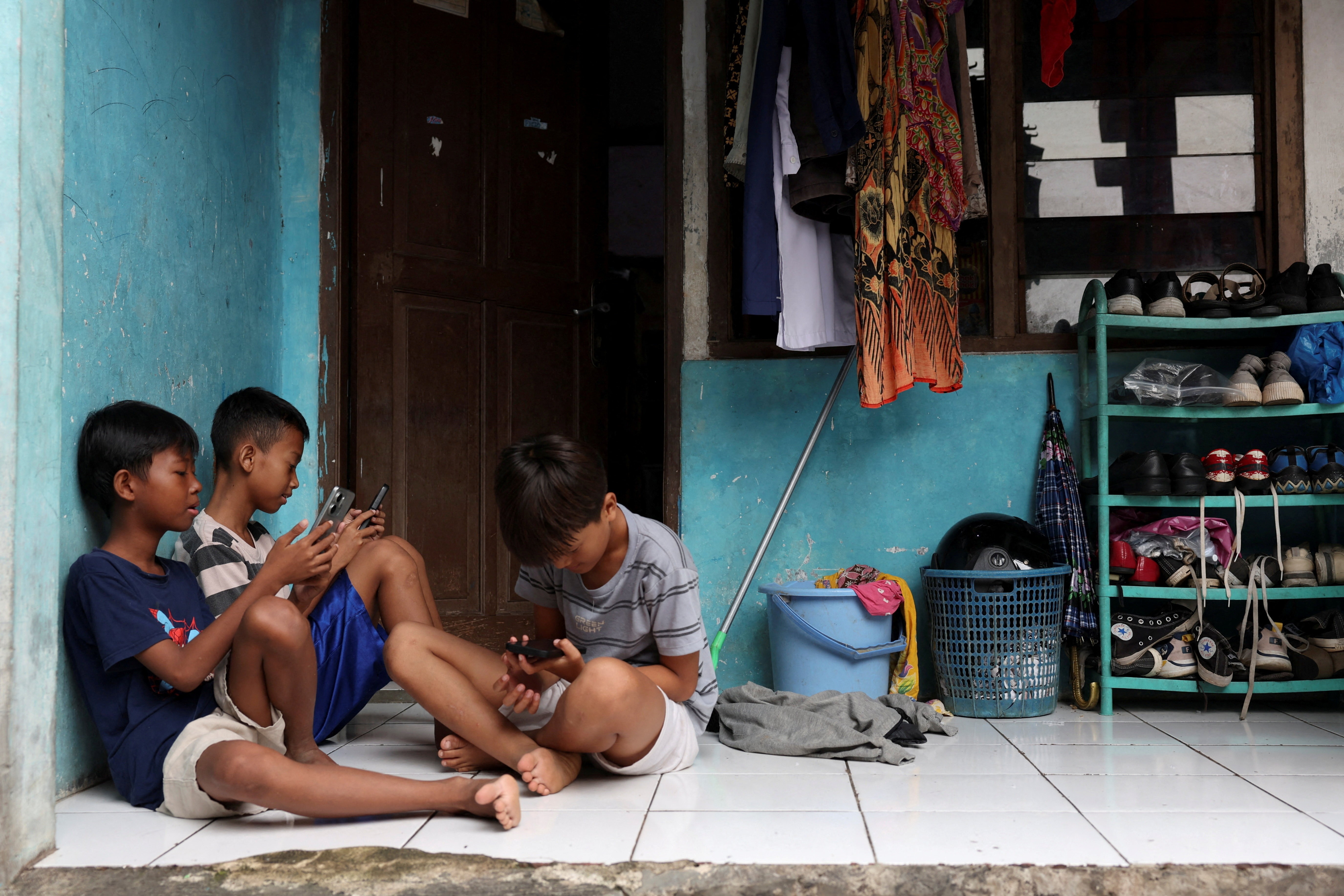 Indonésia Proíbe Redes Sociais para Menores de 16 Anos: Saiba Mais!