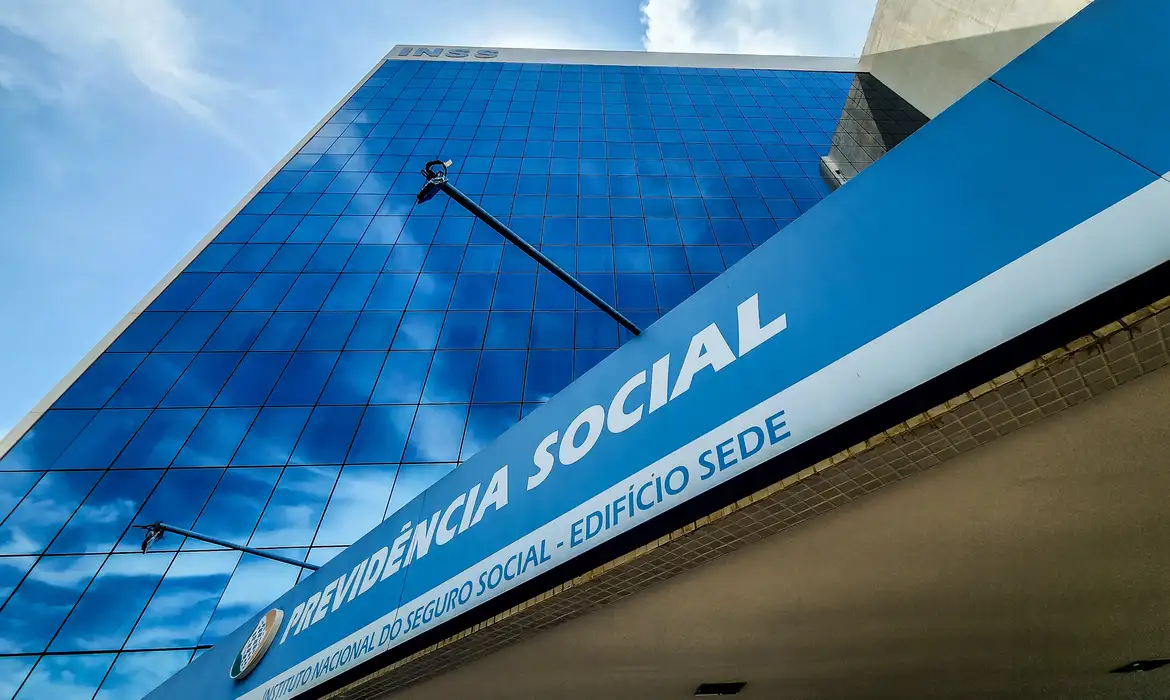 INSS inicia pagamento reajustado de aposentadorias e pensões em 26 de janeiro