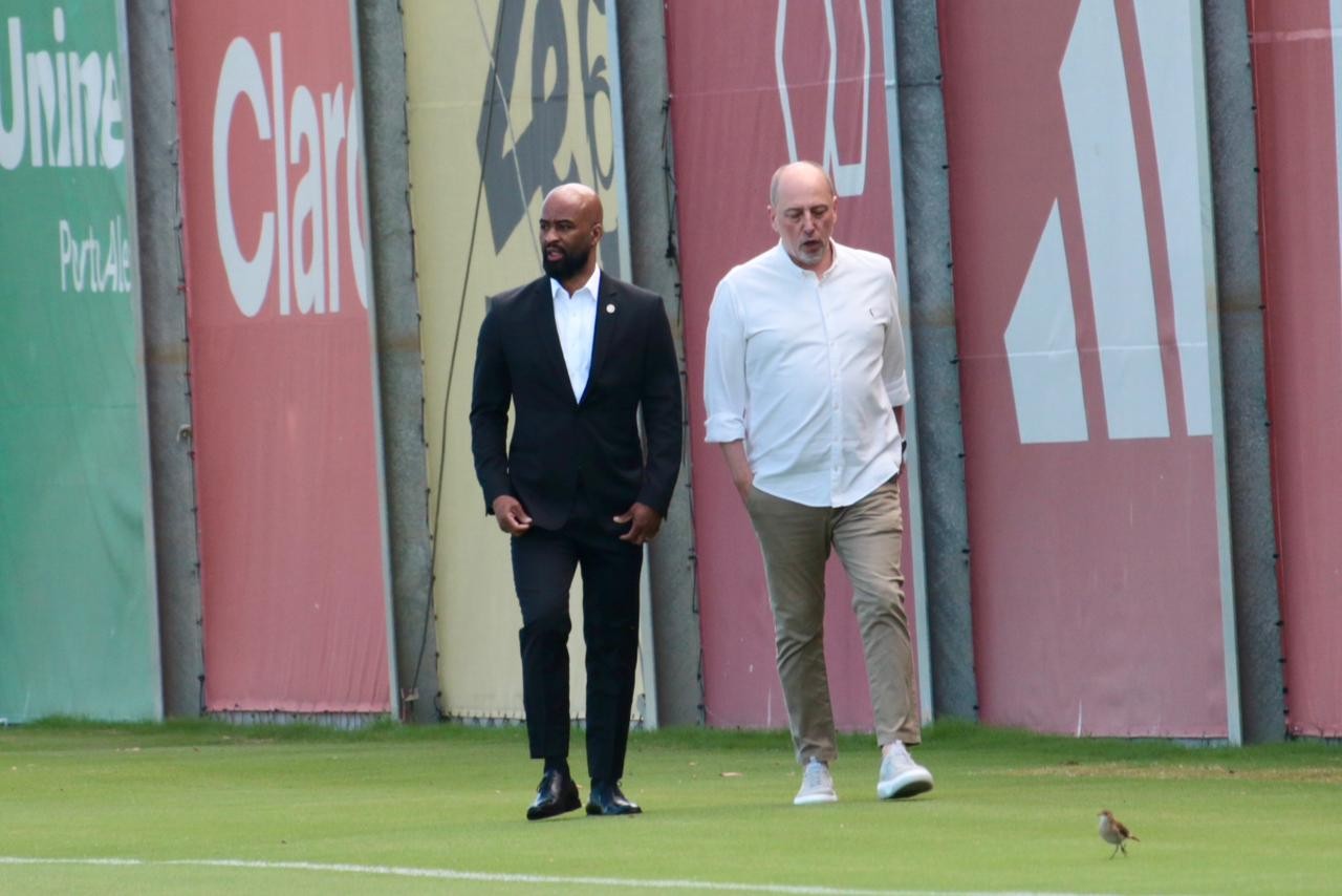 Inter prioriza contratação de zagueiros destros e freia busca por Dória