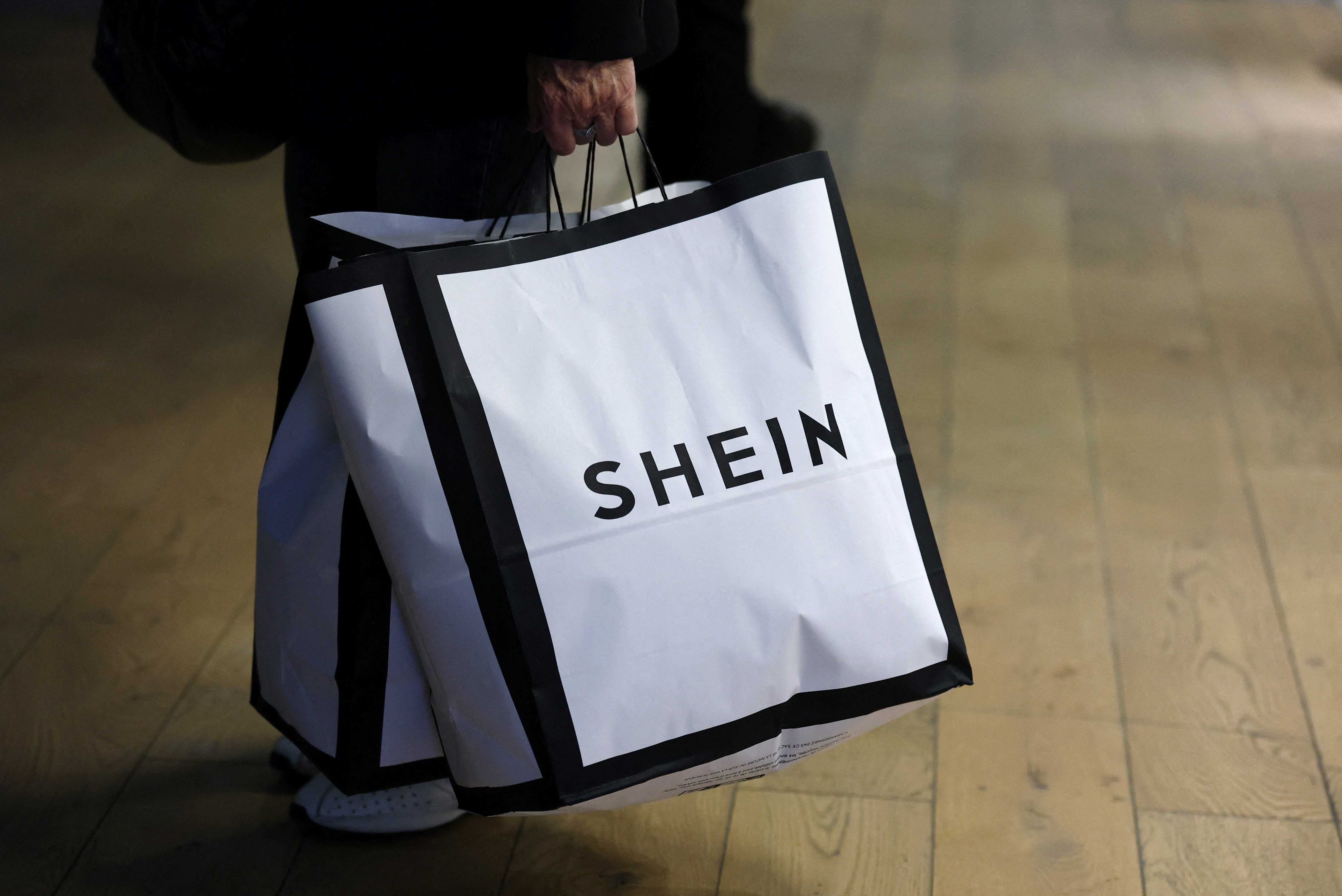 Investigação da UE aponta Shein por venda de produtos ilegais e design viciante - Econômia