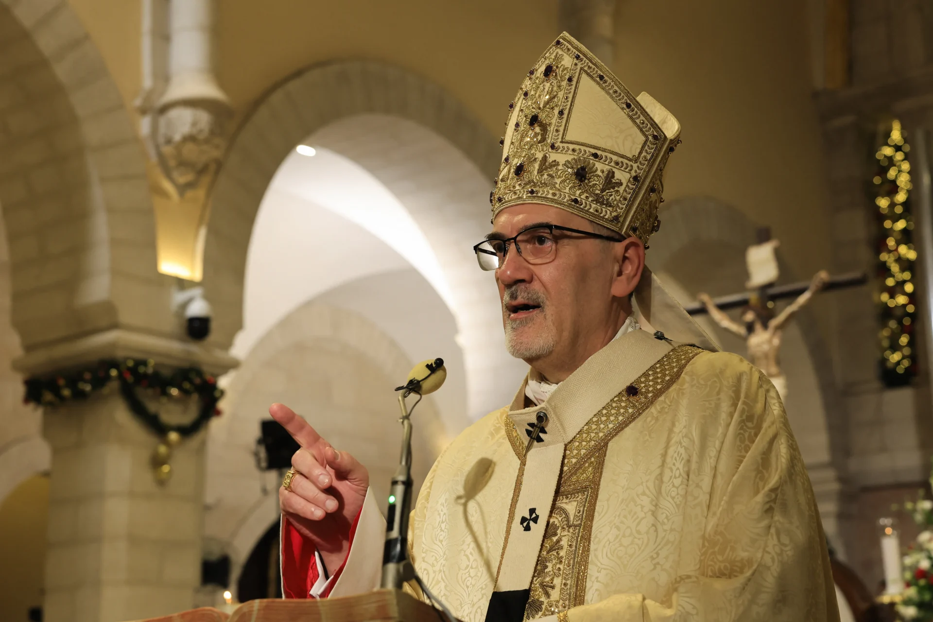 Israel Impede Missa de Domingo de Ramos no Santo Sepulcro: Uma Ofensa ao Cristianismo