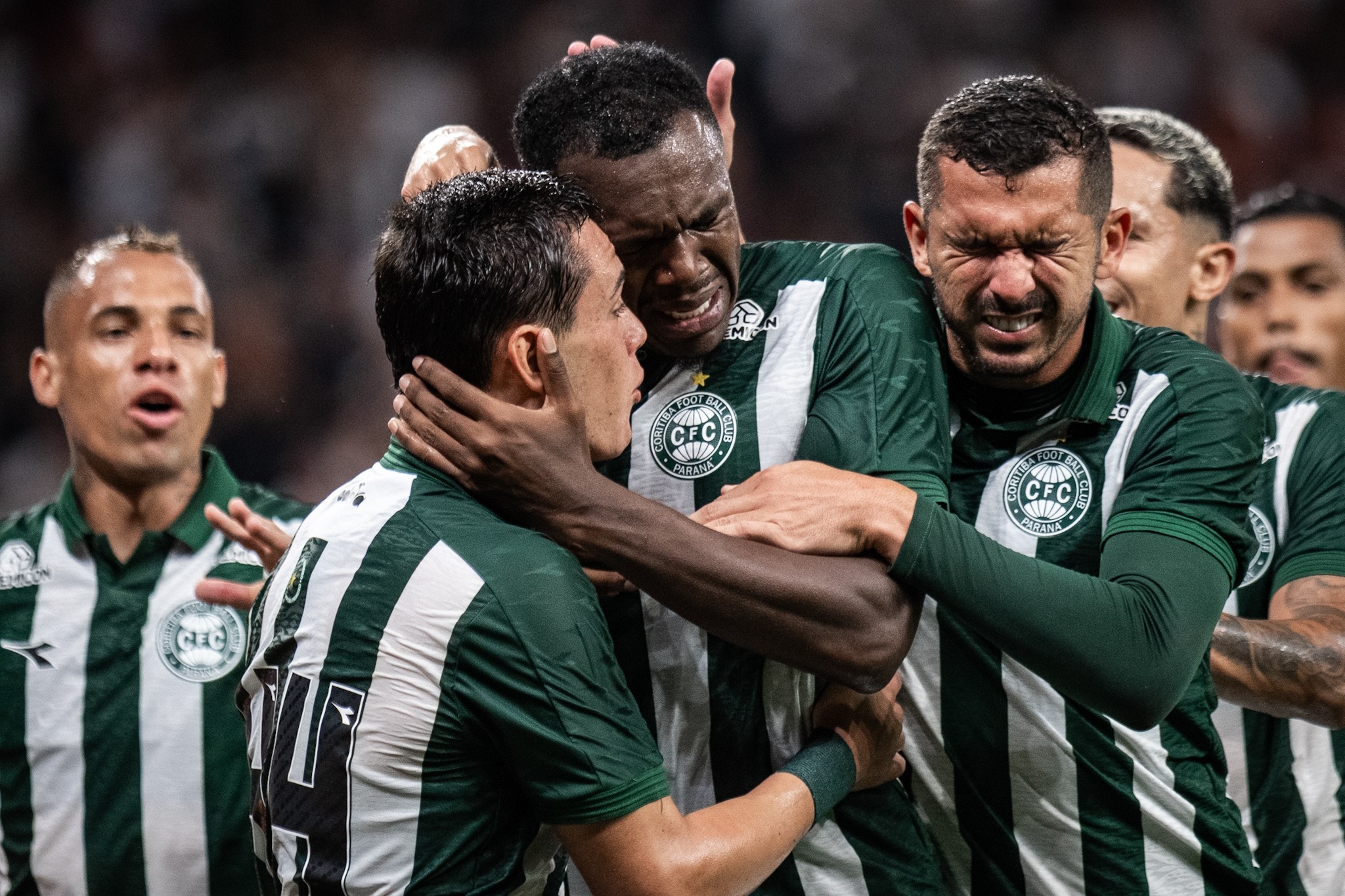 Jacy comemora um ano no Coritiba e revela o medo inicial que o fez pedir bênção de Deus
