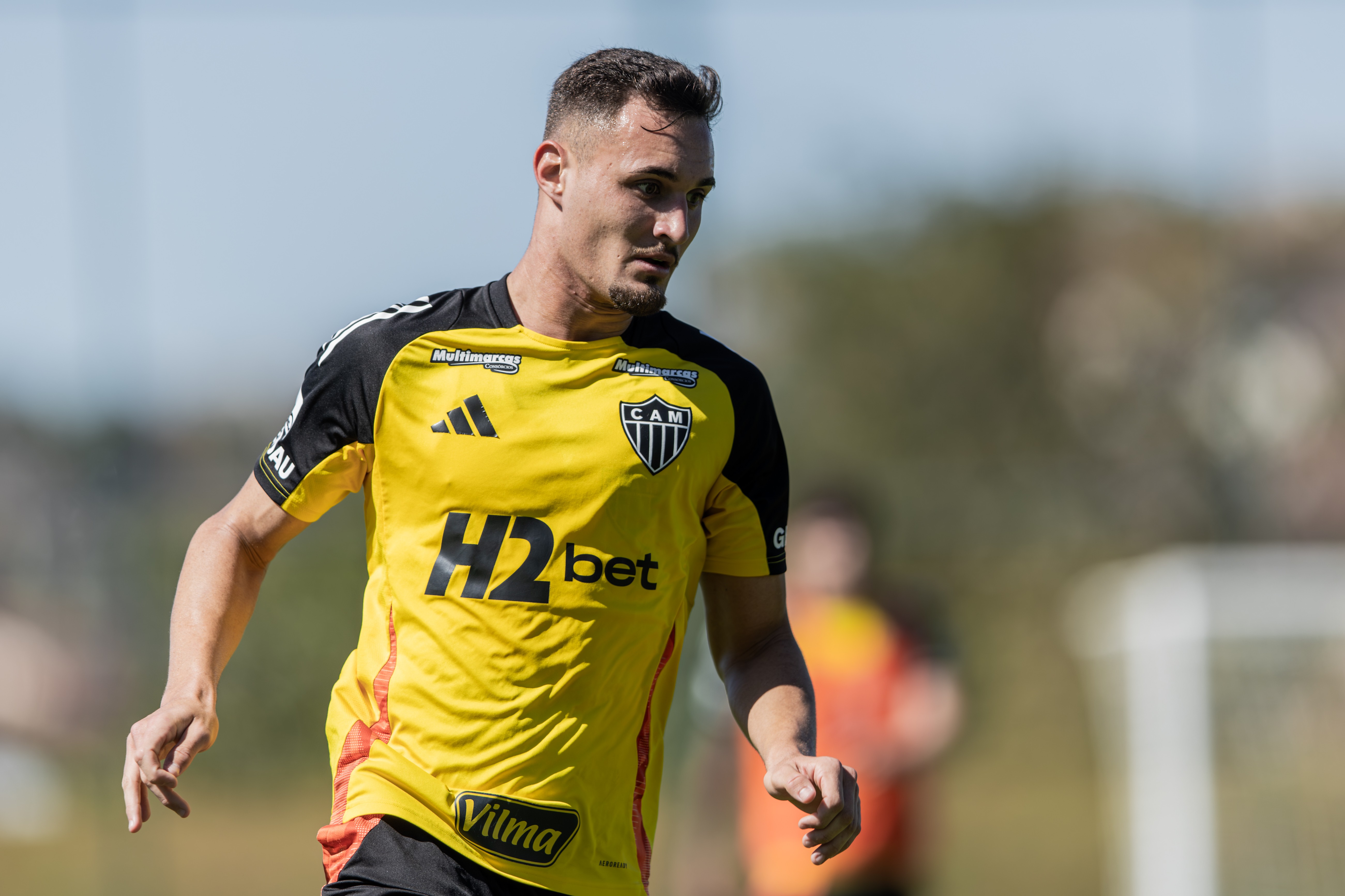 João Marcelo: O Atacante do Atlético-MG Busca Supremacia nos Emirados Árabes
