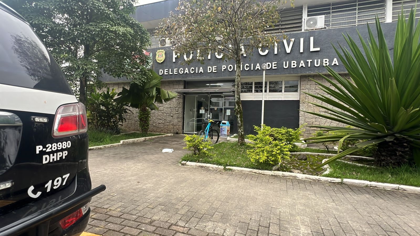 Jovem morre em acidente entre moto e caminhão em Ubatuba