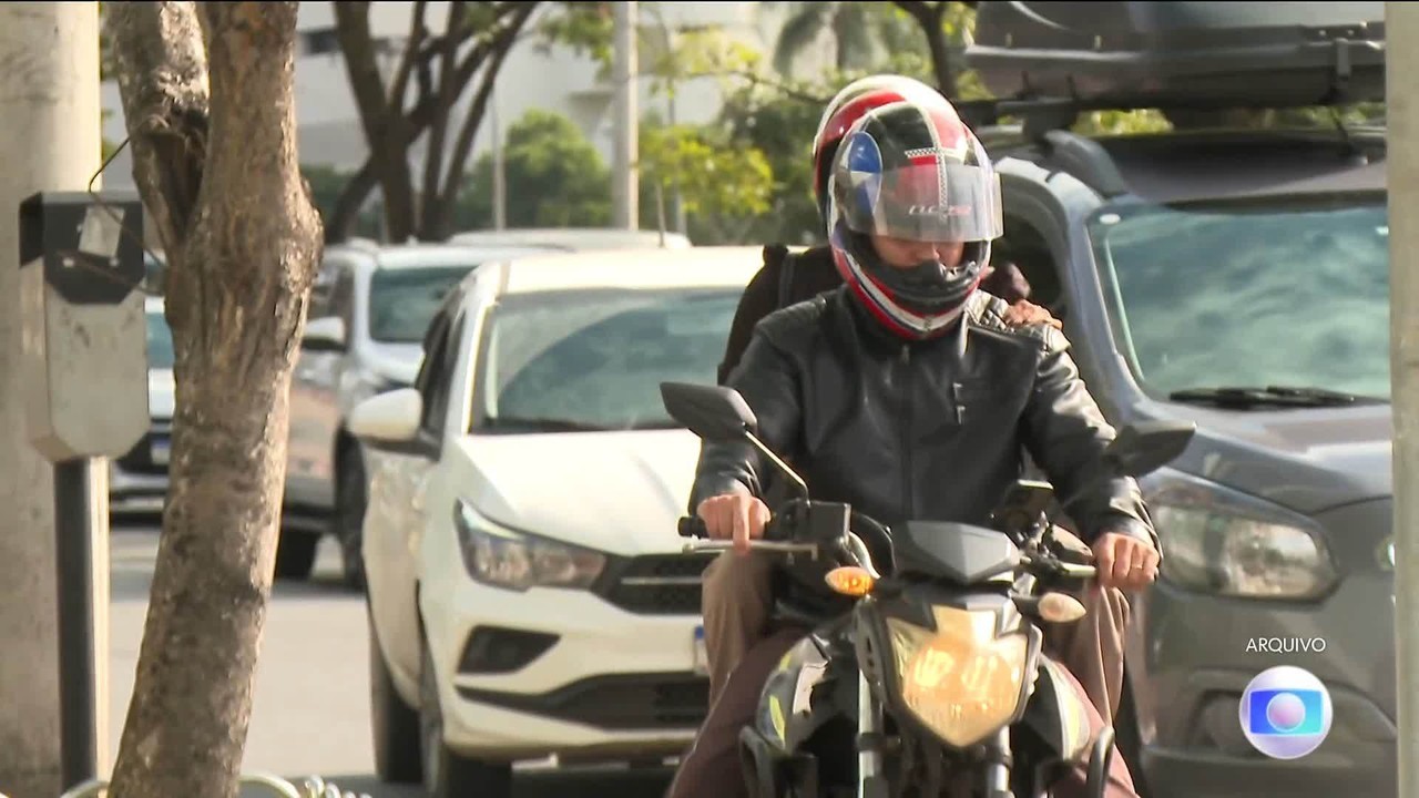 Justiça suspende multa aplicada pela Prefeitura de SP contra Uber por moto por app