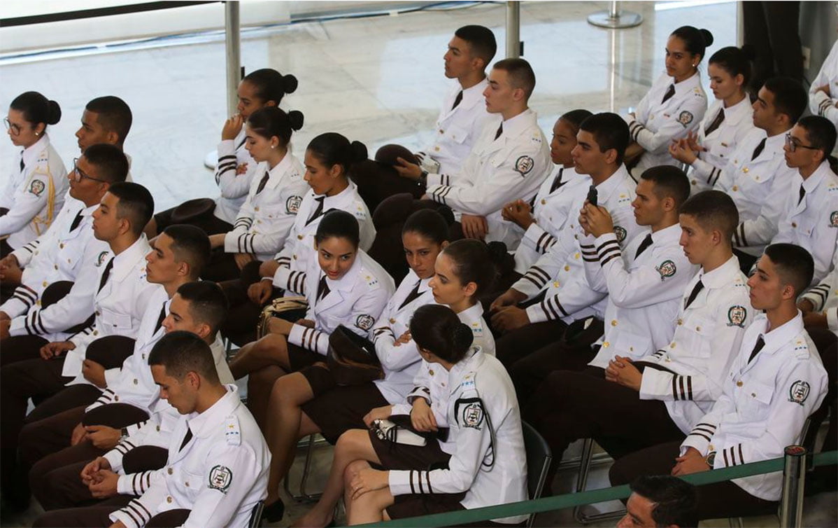 Justiça Suspensa Regras Discriminatórias em Escritórios Públicos de Educação no Brasil