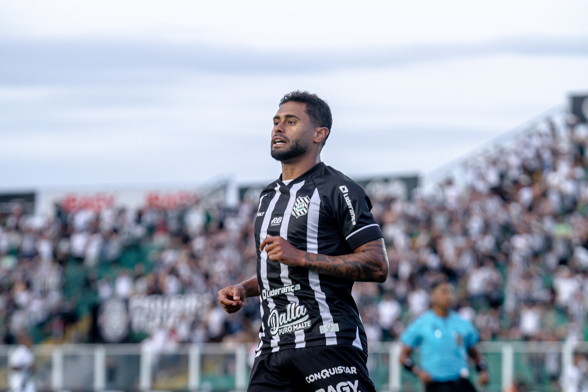Kayke é reapresentado no Figueirense: "Sensação de que estou voltando para casa"