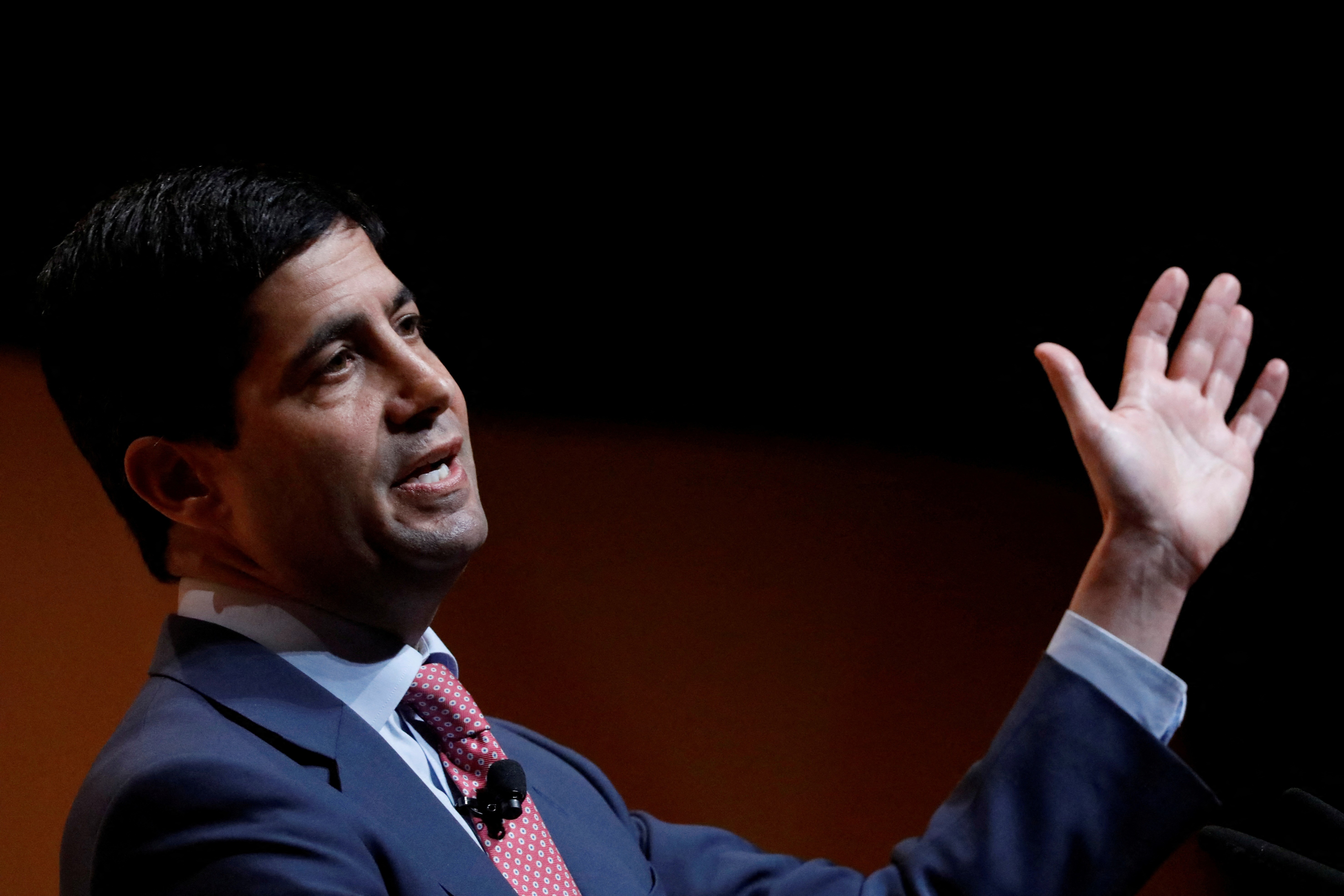 Kevin Warsh Promete Independência do Banco Central e Mudanças no Fed