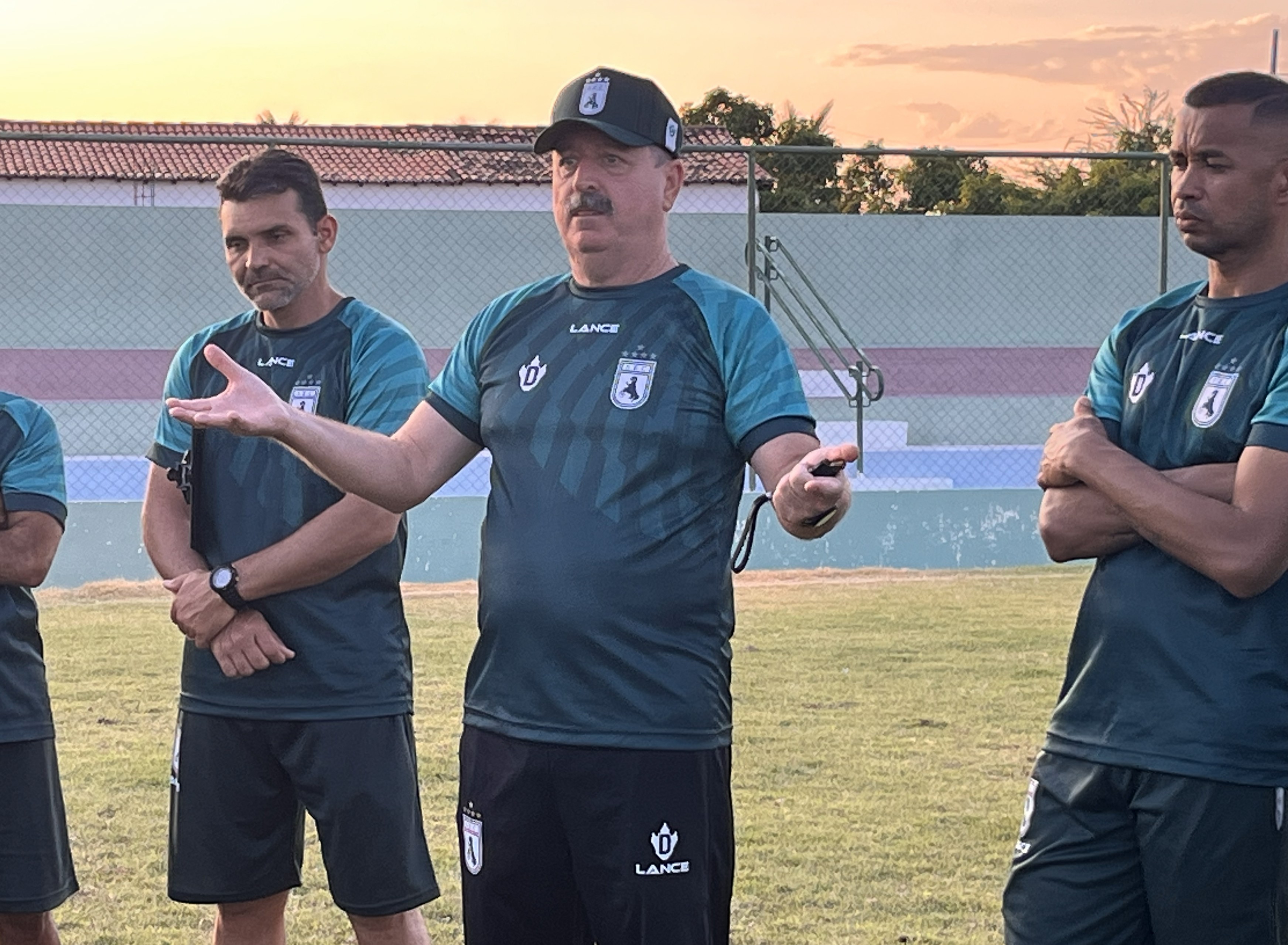 Leandro Campos pede demissão e não comanda mais o Sousa