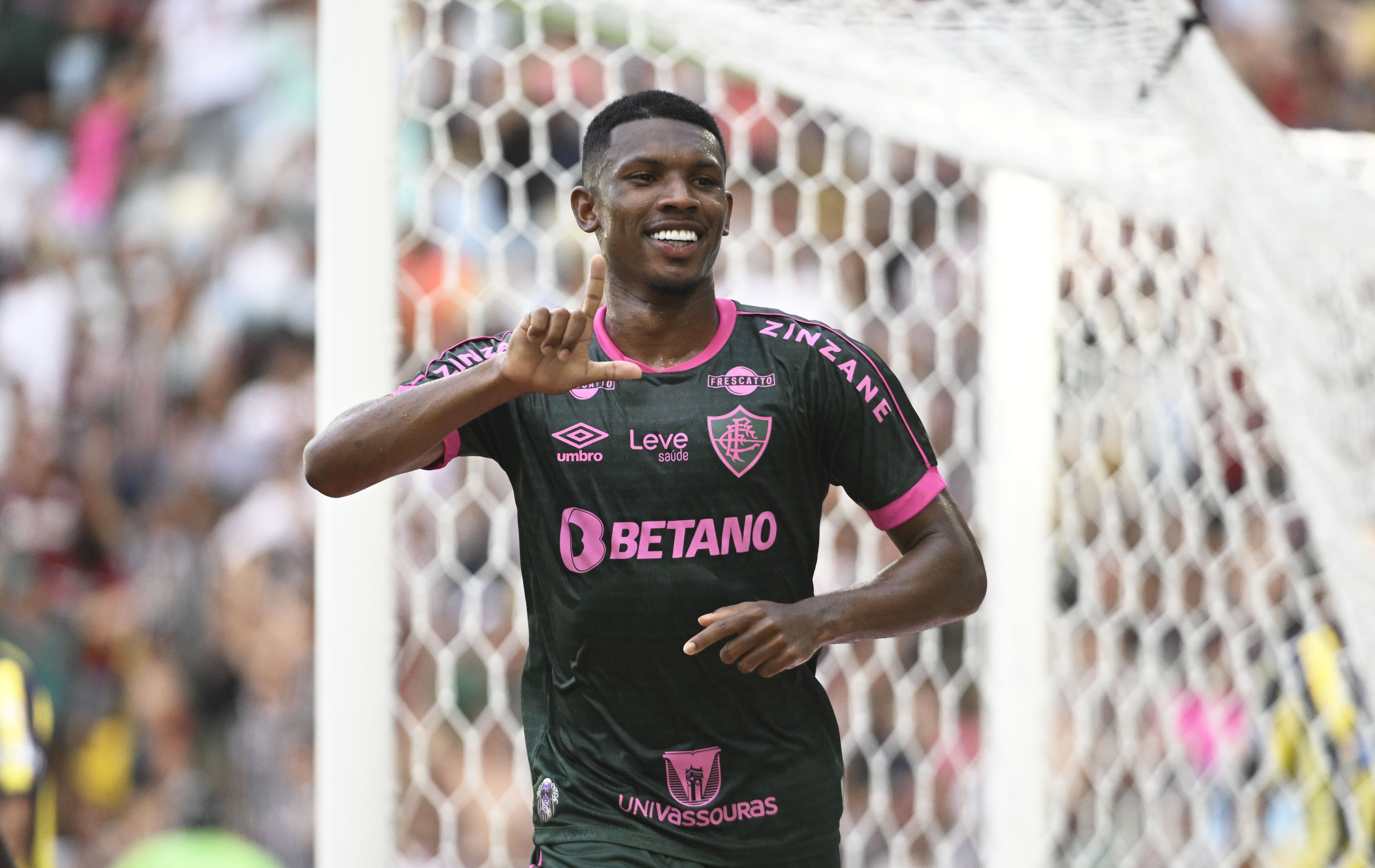 Lelê tem futuro indefinido no Fluminense e vê Carioca como chance de abrir portas