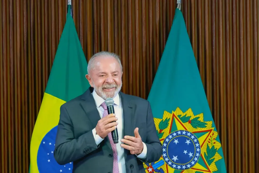 Licença-Paternidade: Lula Sanciona Projeto que Amplia para 20 Dias!