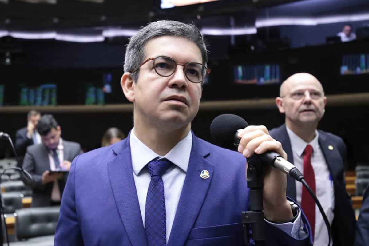 Líder de Lula alerta sobre as eleições de 2026