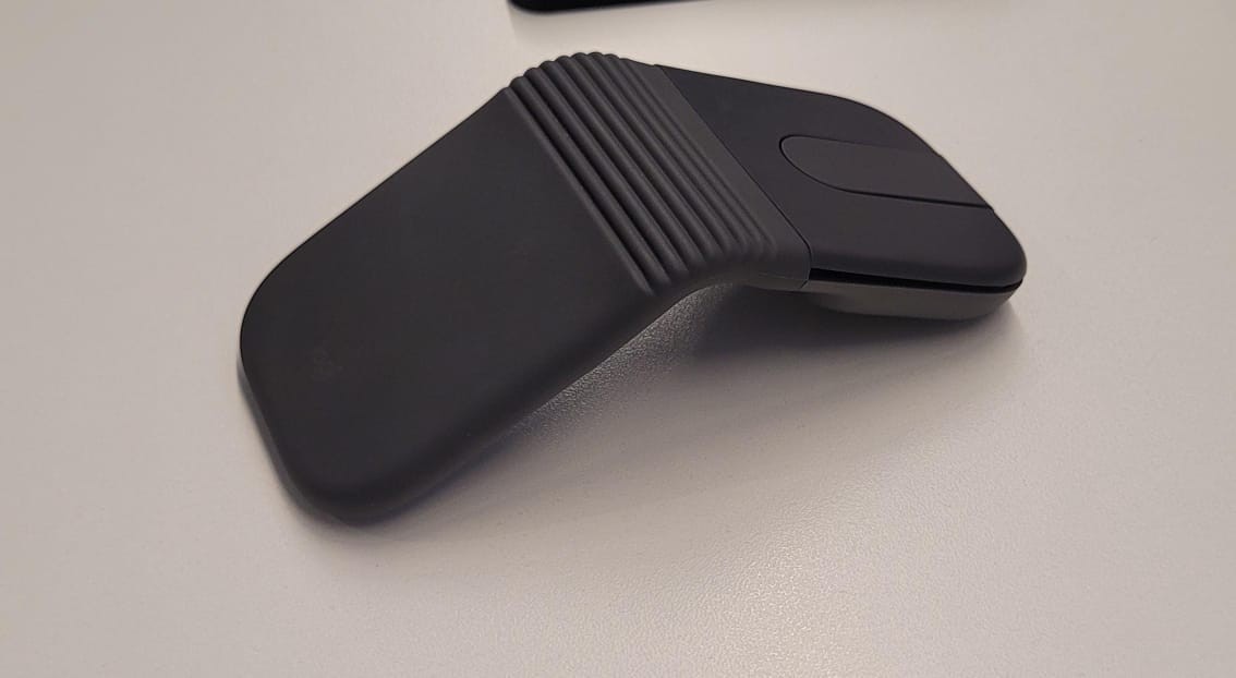 Logitech Lança Mobi Fold: Conheça o Novo Mouse Dobrável que Revoluciona a Produtividade
