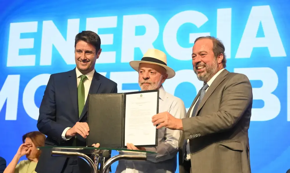 Lula Anuncia Renovação de Contratos de Distribuidoras de Energia com Investimentos de R$ 130 Bilhões