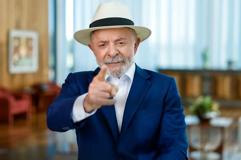 Lula defende fim da escala 6×1 e programa para liquidar dívidas trabalhistas