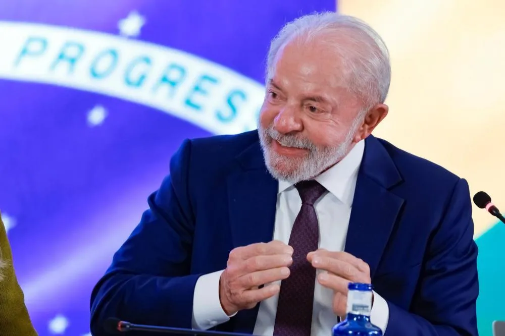 Lula Veta Projeto que Reconhecia Estágio como Experiência Profissional