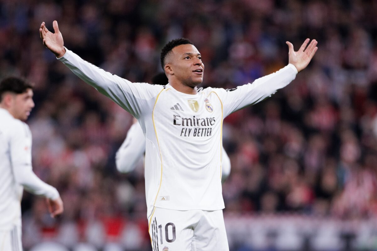 Machucado, Mbappé deseja sorte ao Real Madrid na Supercopa da Espanha