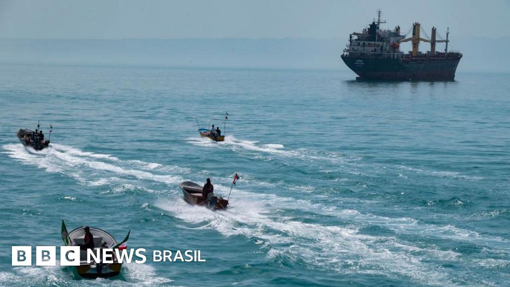 'Marinha Mosquito' do Irã desafia EUA no Estreito de Ormuz