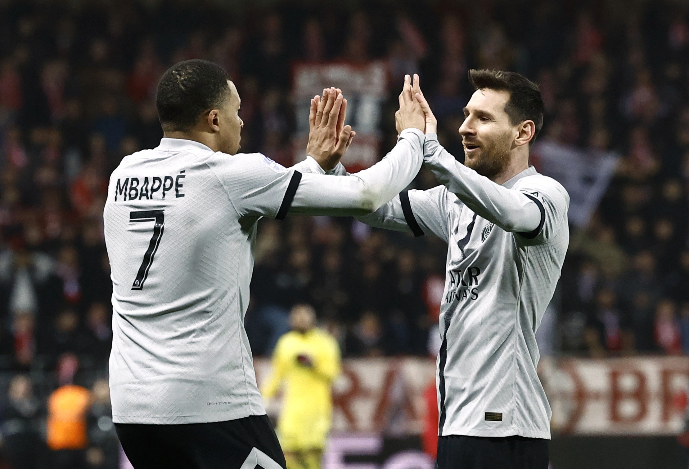 Mbappé e Messi: O Ex-Técnico do PSG Revela Dificuldade em Escalar os Dois
