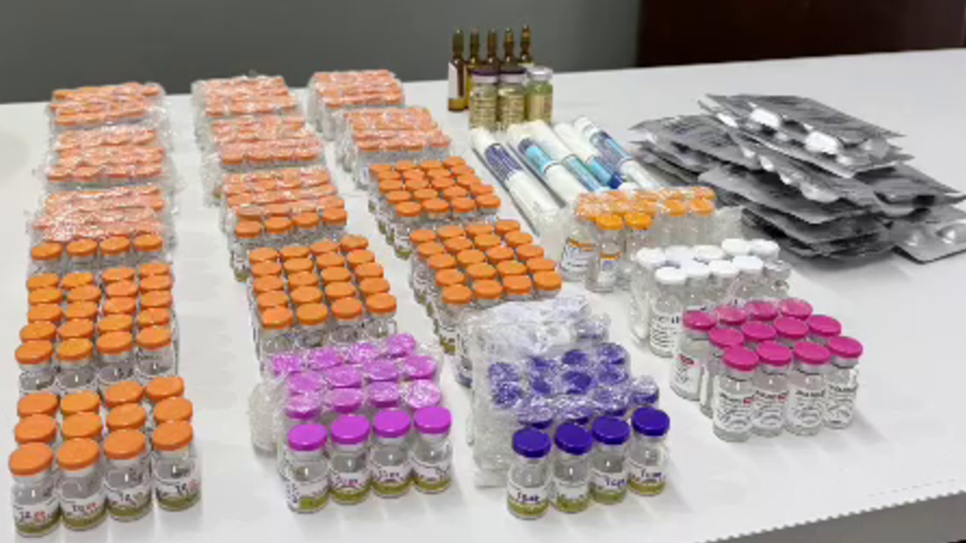 Medicamentos para emagrecimento contrabandeados são apreendidos escondidos em pacotes de s