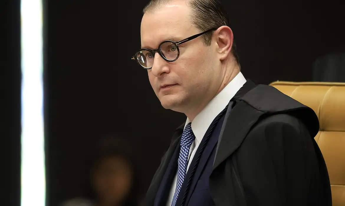 Médico é condenado a pagar R$ 1.920.000 por trote misógino em universidade no Brasil
