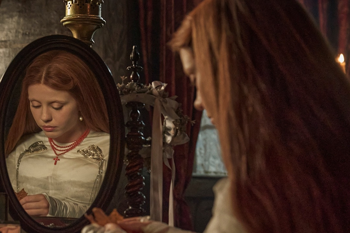 Mia Goth surpreende por sua transformação em Frankenstein de 2025