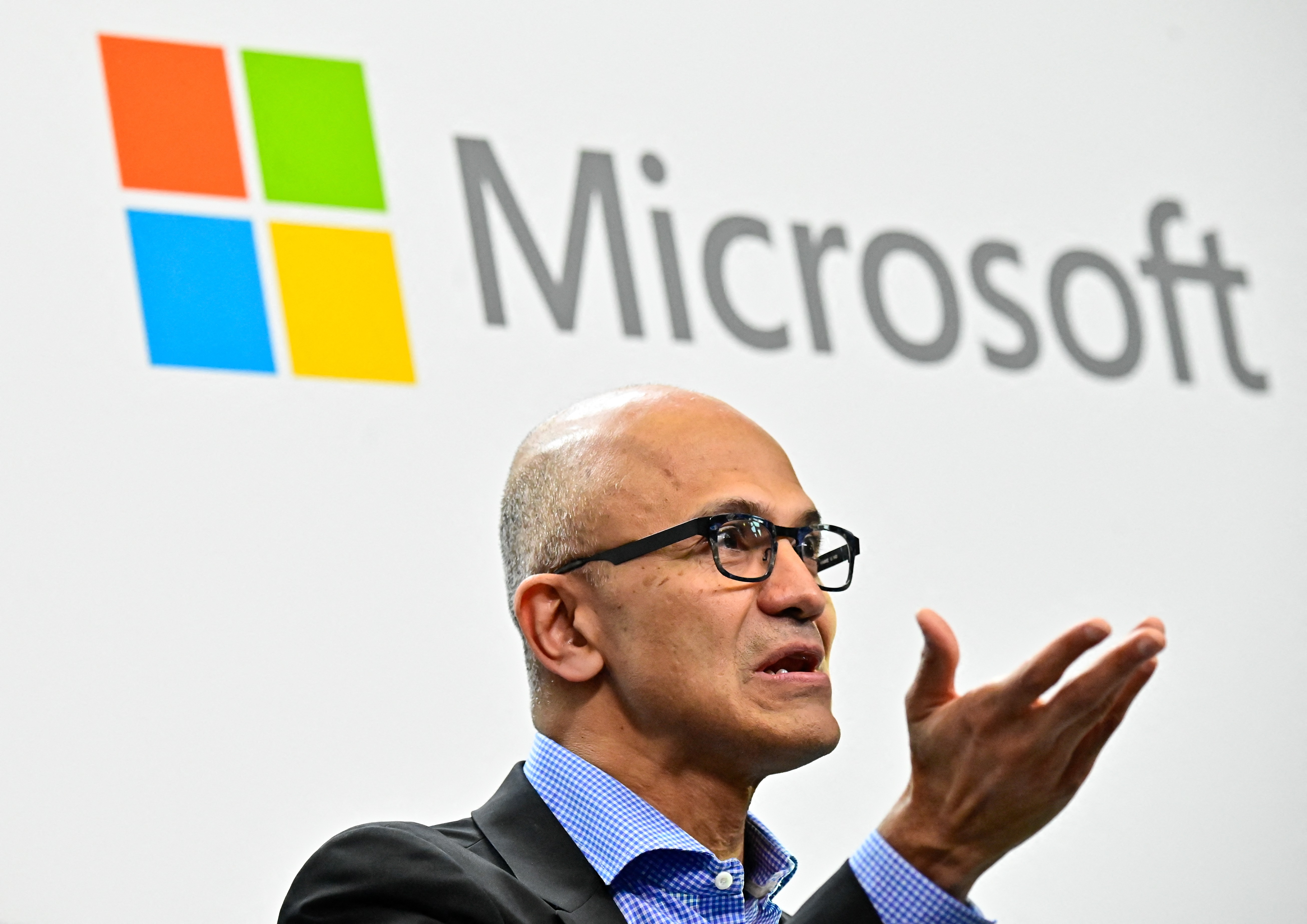 Microsoft e OpenAI: O Império da Inteligência Artificial em Julgamento