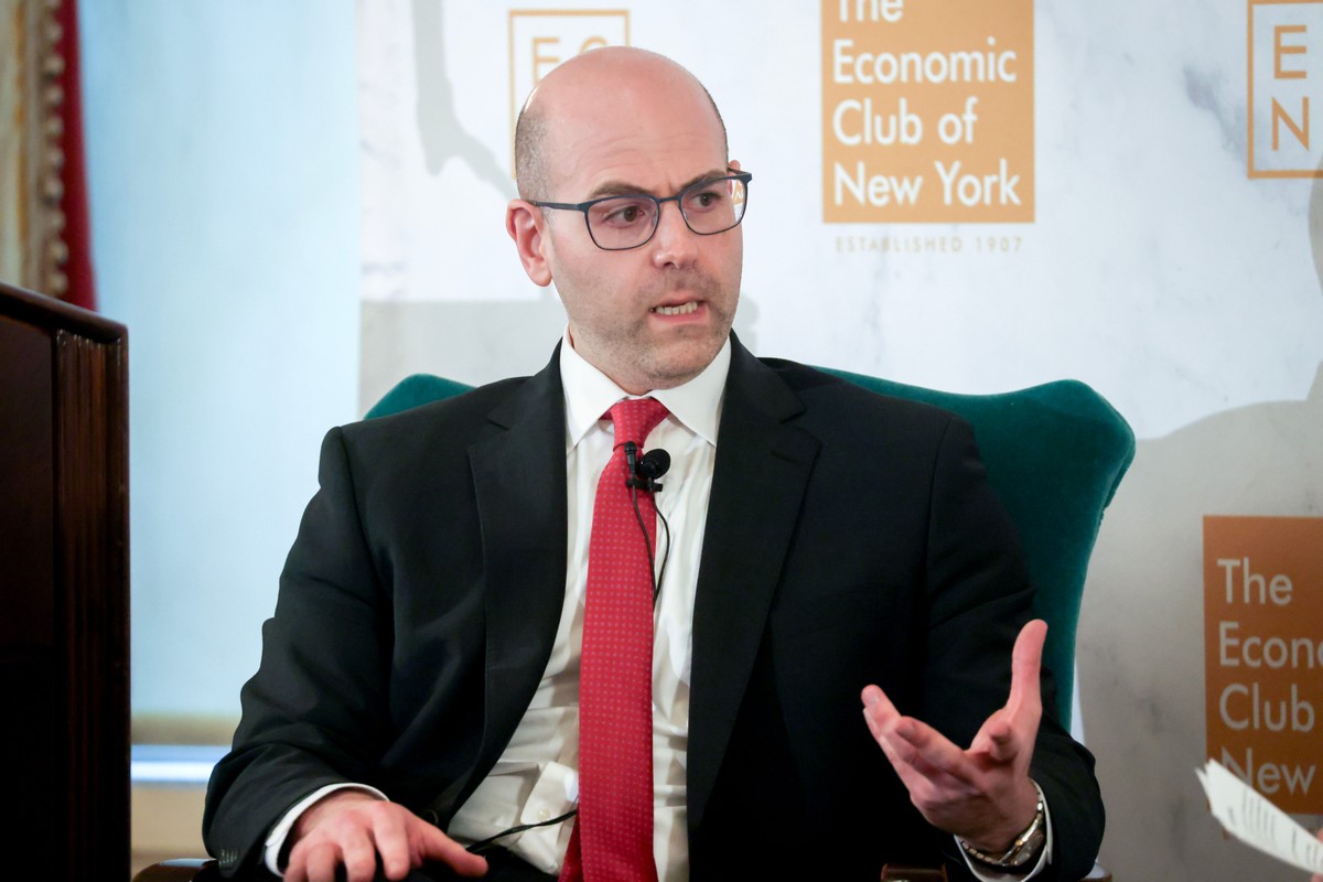 Miran, do Fed, defende corte de mais de um ponto percentual nos juros em 2026